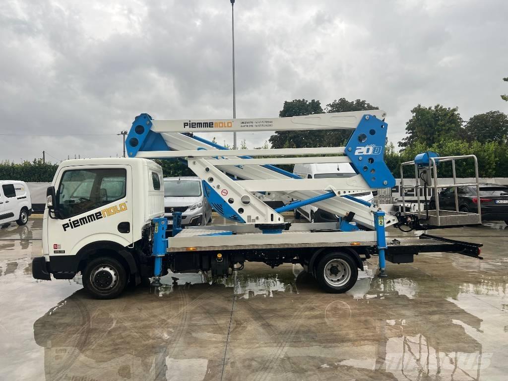 Nissan Socage 320 Auto hoogwerkers