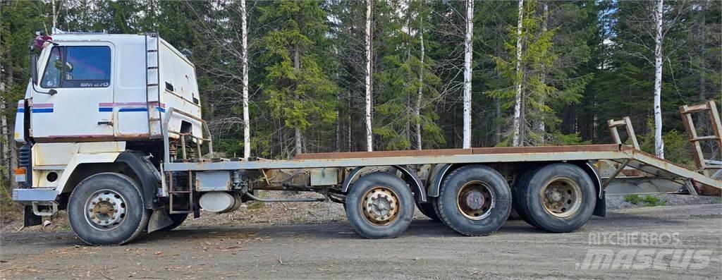 Sisu Sm 270 8X2 Vrachtwagens voor bosbouwmachines