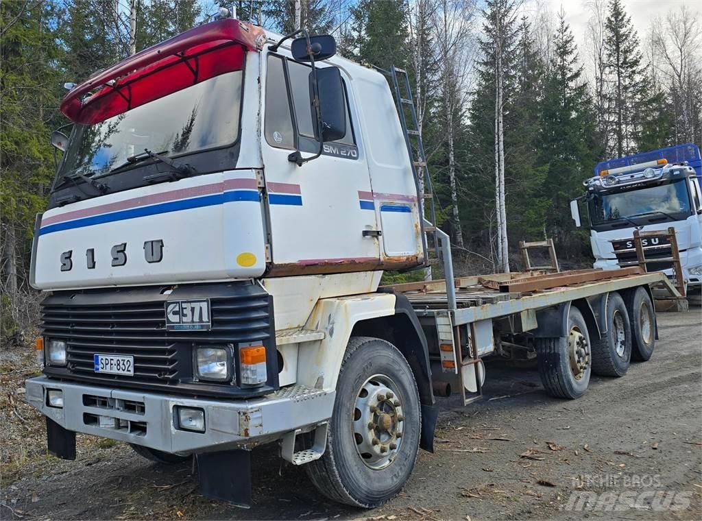 Sisu Sm 270 8X2 Vrachtwagens voor bosbouwmachines