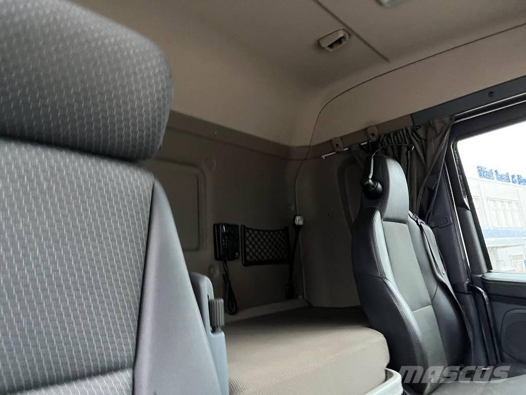 Scania R490 Vrachtwagen met containersysteem