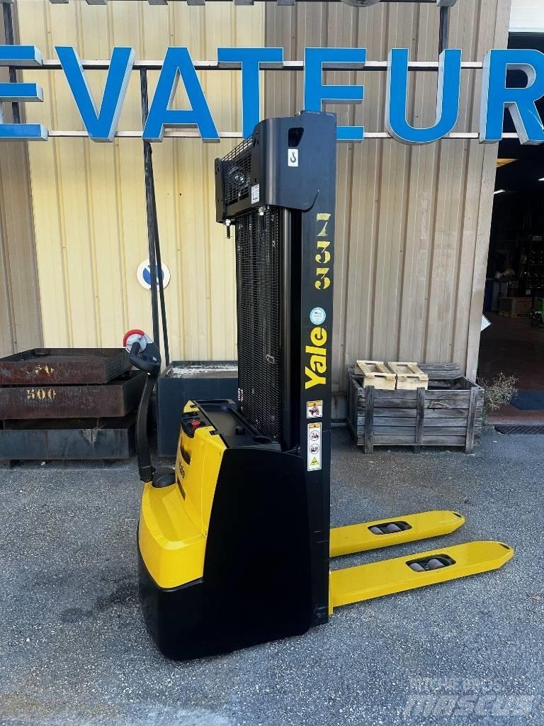 Yale MS 14 AC Meeloop stapelaar