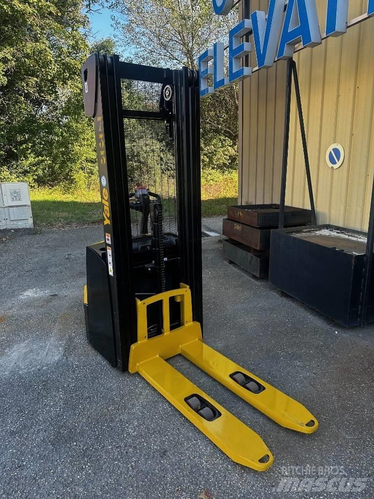 Yale MS 14 AC Meeloop stapelaar