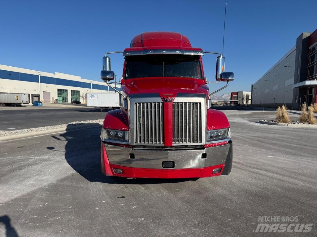 Western Star 5700 XE Trekkers
