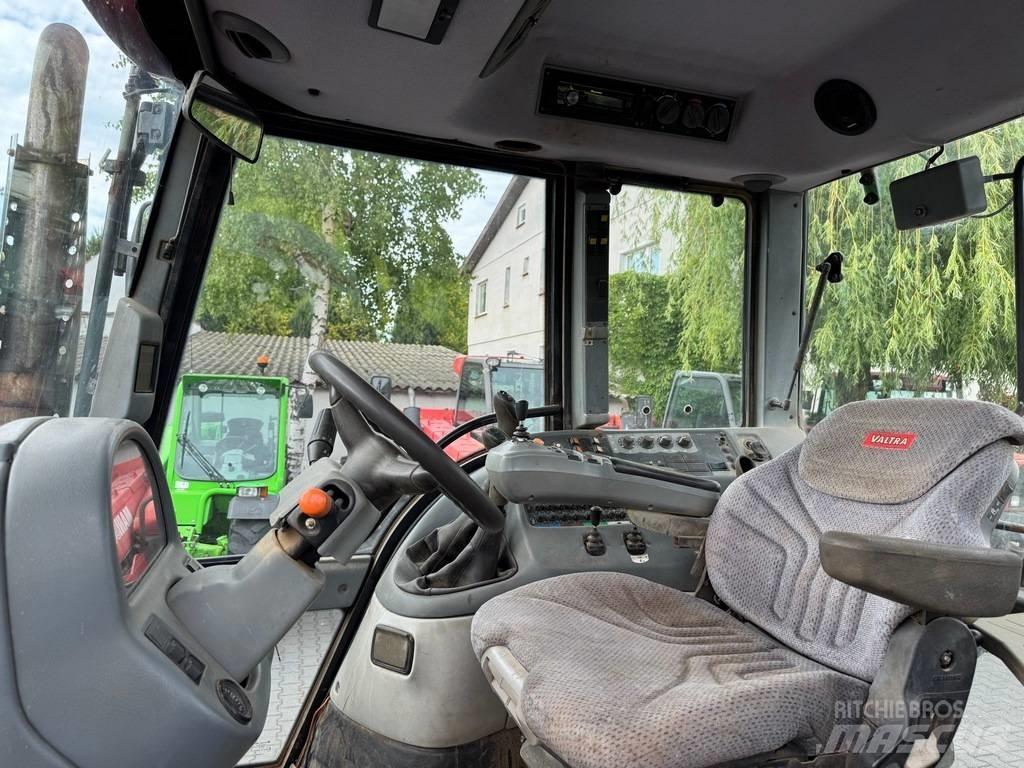 Valtra T160 HiTECH Tractoren