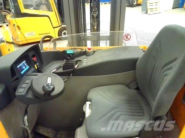 Jungheinrich ETV 214 Reachtruck voor hoog niveau