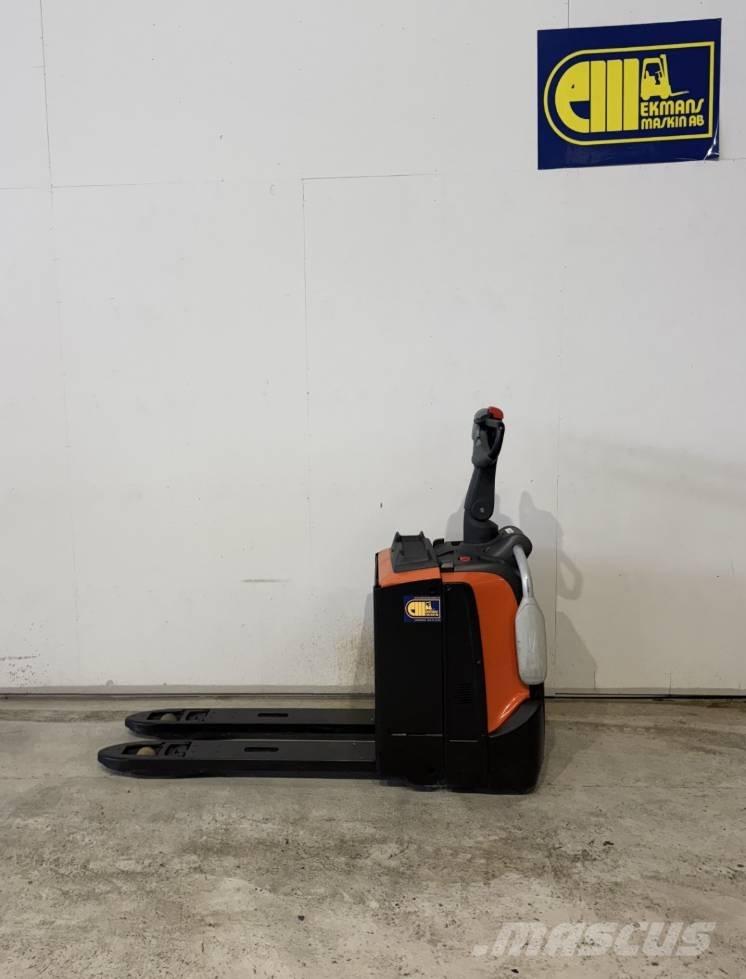 BT truck LPE 200 Pallettruck met meerij platform