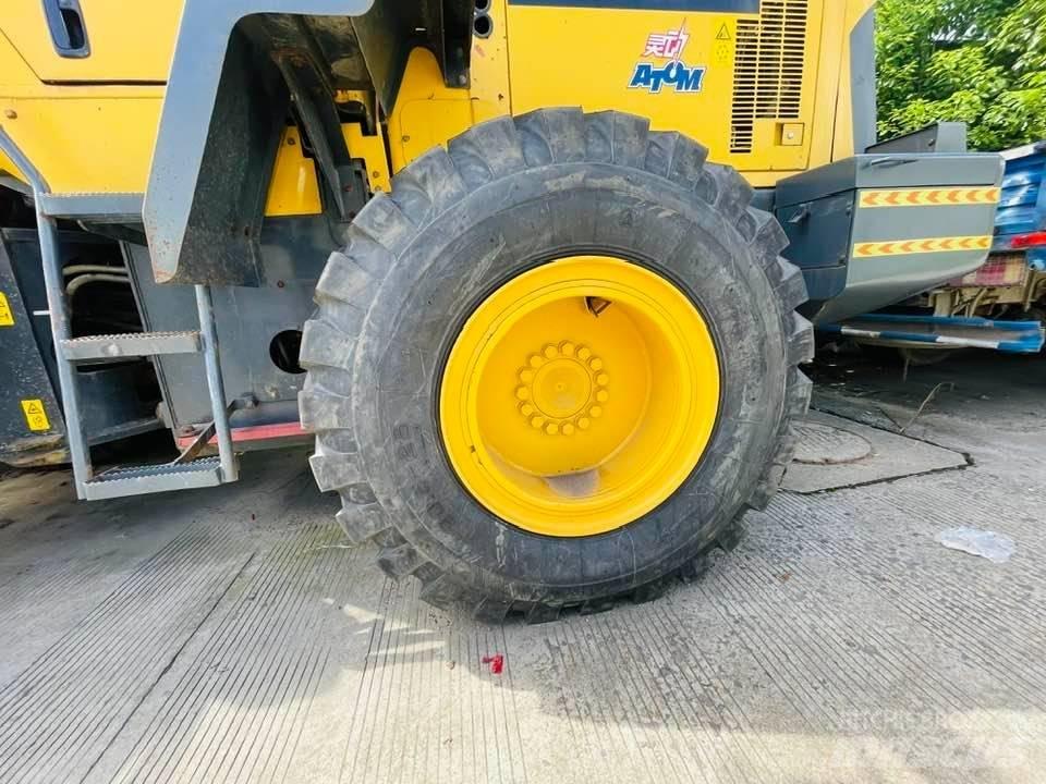 Komatsu wa 320 Wielladers