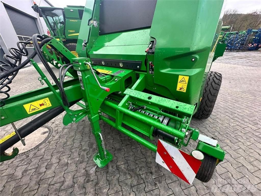 John Deere V461M Ronde-balenpersen