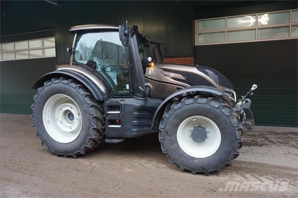 Valtra T175 Active Tractoren