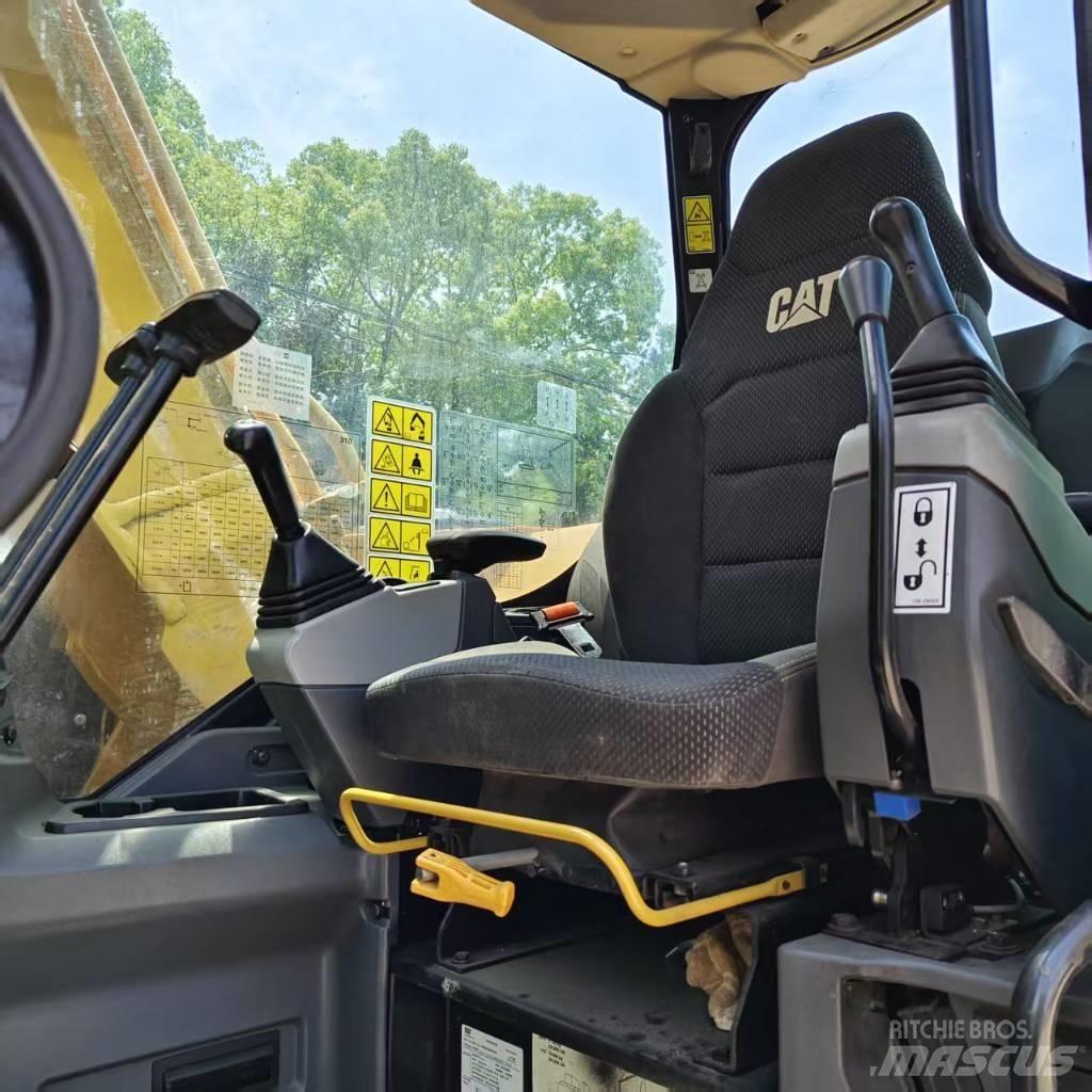 CAT 310 Rupsgraafmachines