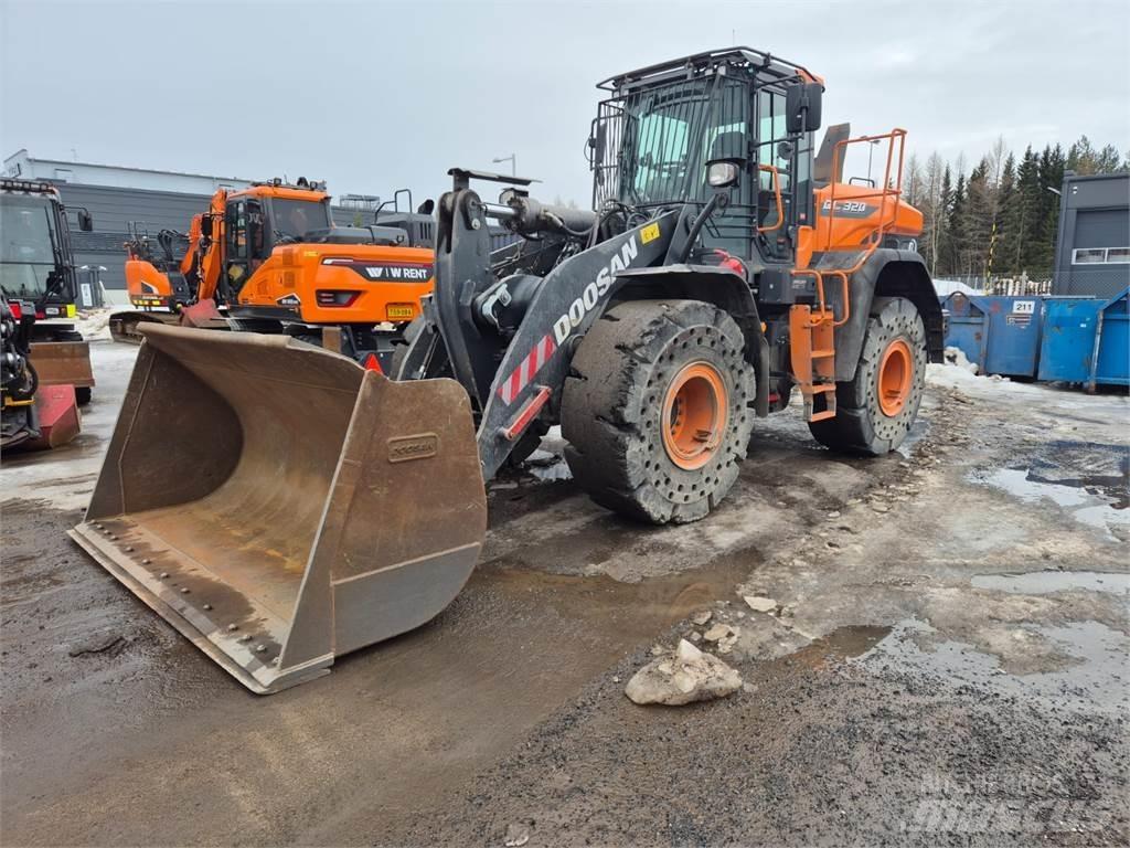 Develon DL320-7 Wielladers