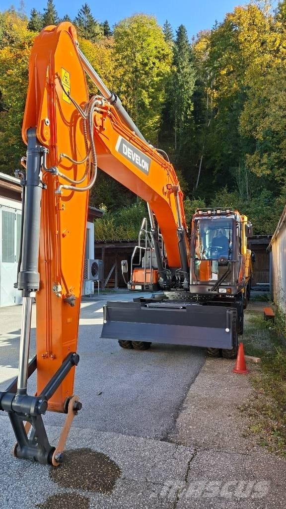 Develon DX 210 W-7 Wielgraafmachines