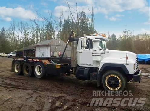 Mack RD 686 SX Containertrucks met kabelsysteem