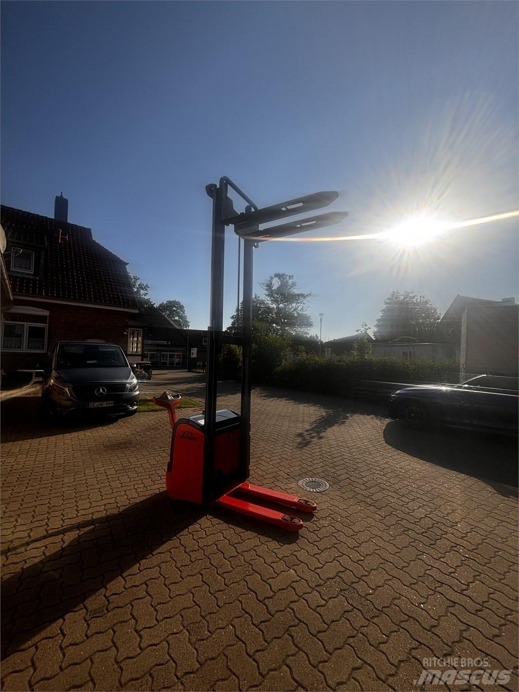 Linde L 16 Meeloop stapelaar