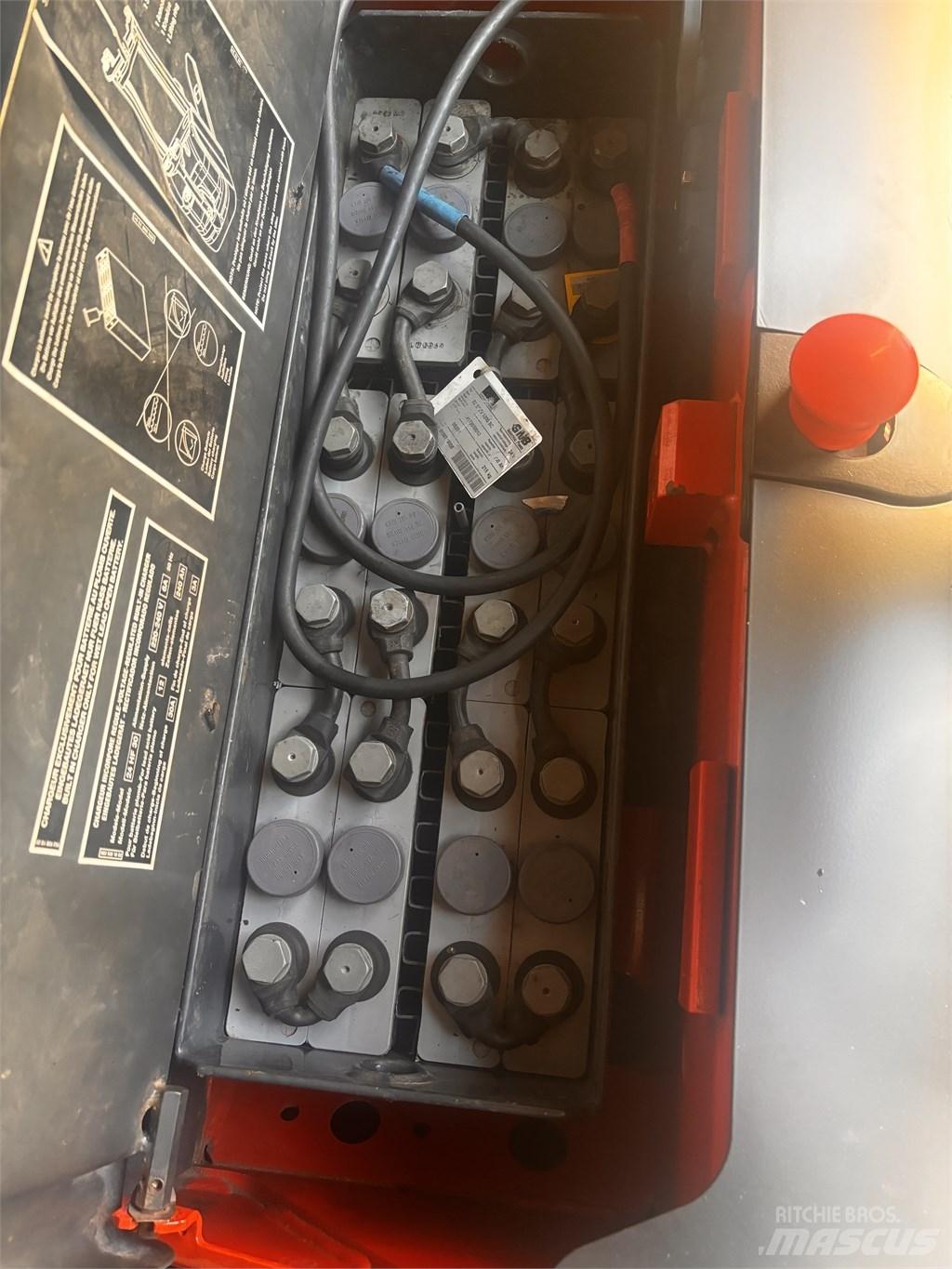 Linde L 16 Meeloop stapelaar