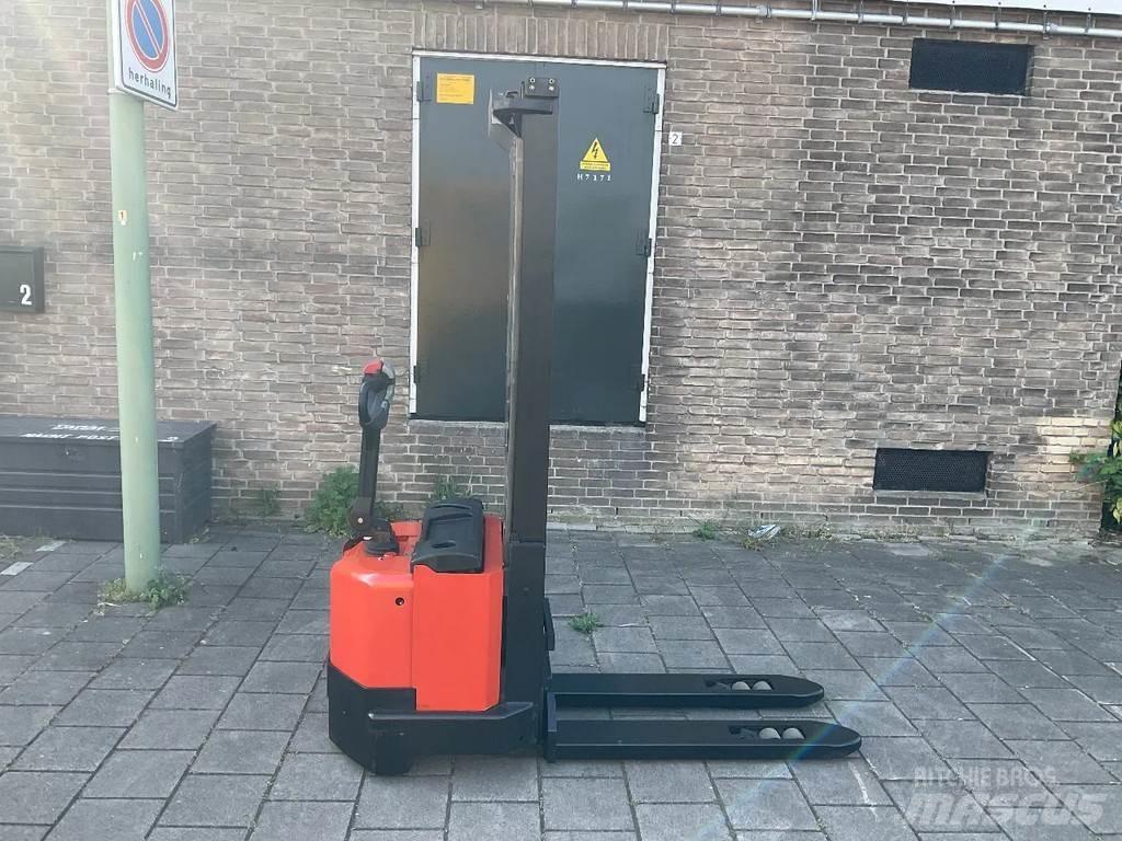 Toyota BT SWE120L Meeloop stapelaar