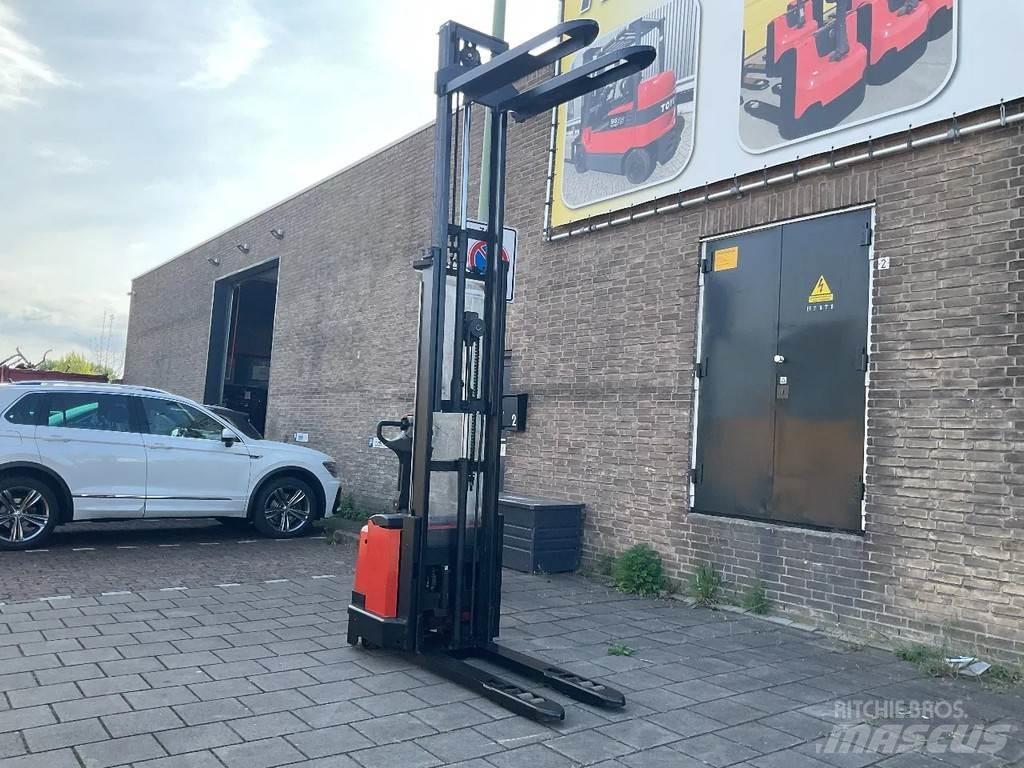 Toyota BT SWE120L Meeloop stapelaar