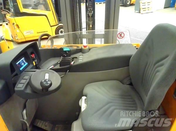 Jungheinrich ETV 214 Reachtruck voor hoog niveau