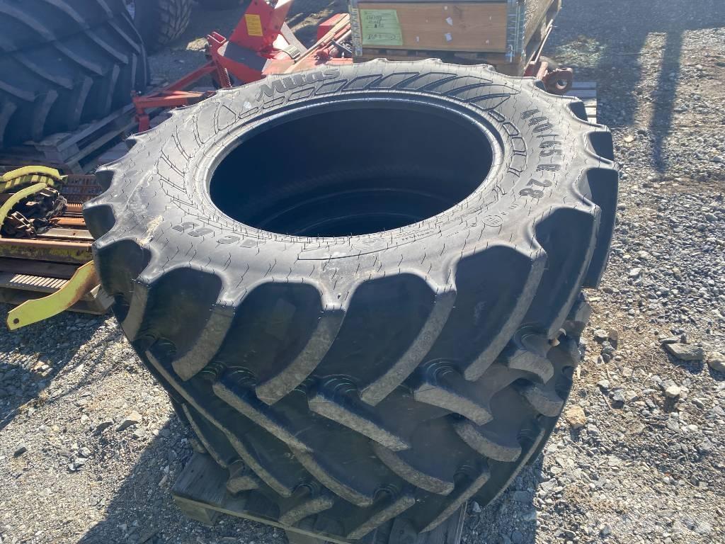 Mitas 440/65 R 28 Banden, wielen en velgen
