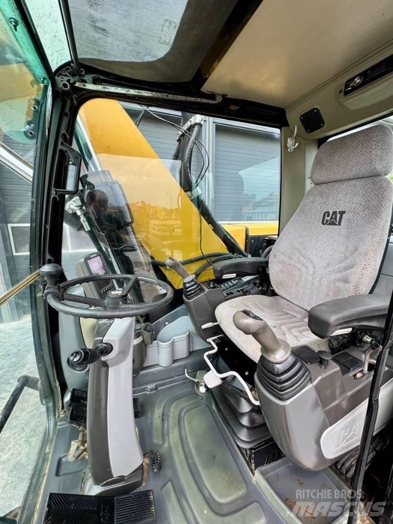 CAT M322D Wielgraafmachines