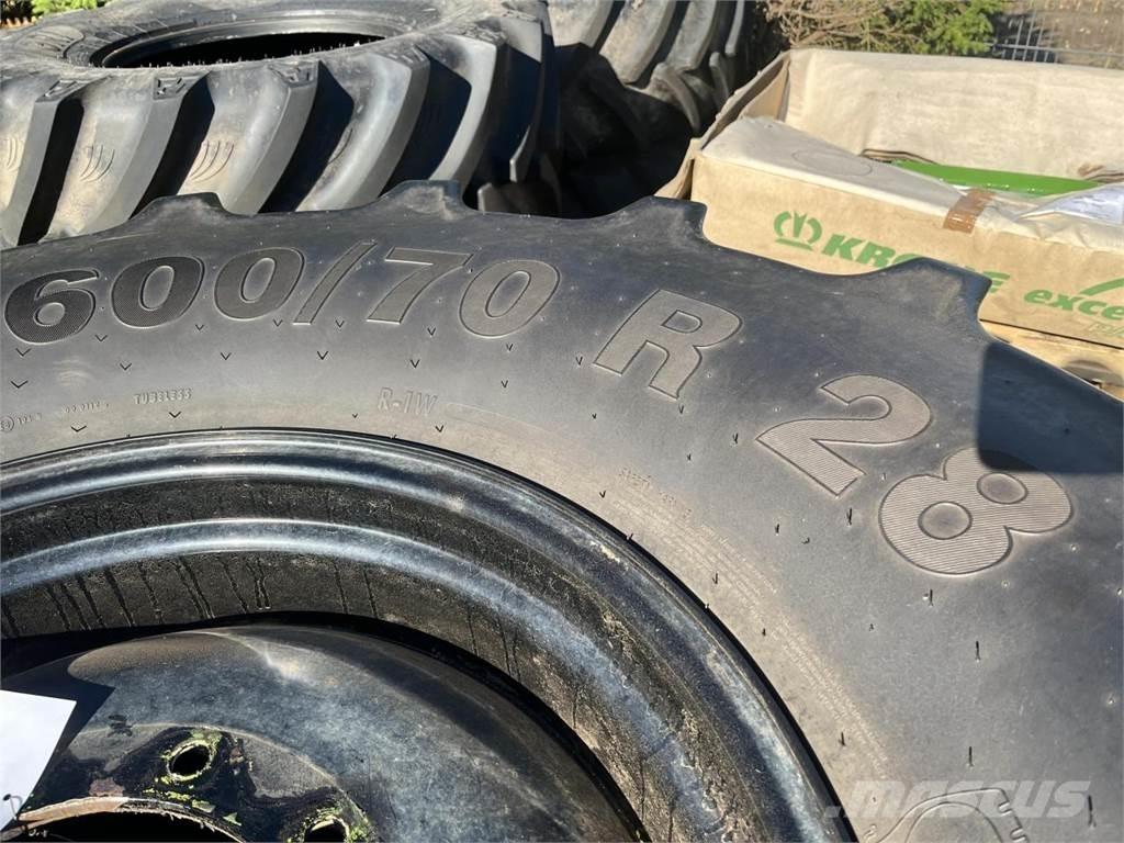 Mitas 600/70R30 Banden, wielen en velgen