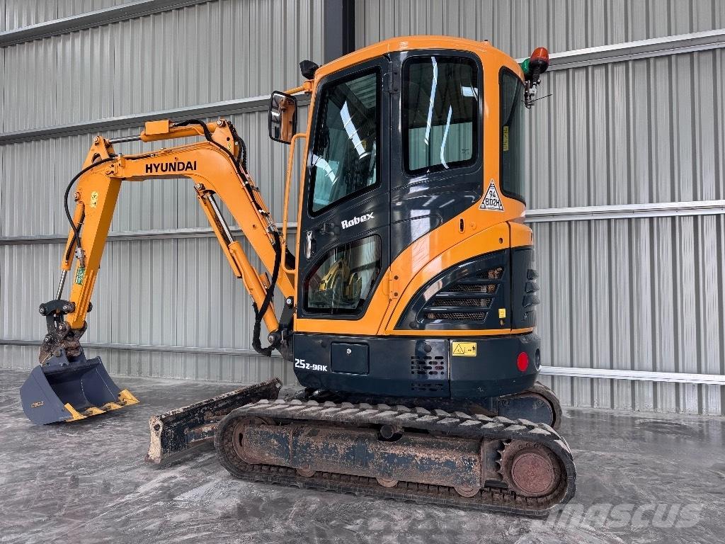 Hyundai R25Z-9 AK Minigraafmachines < 7t