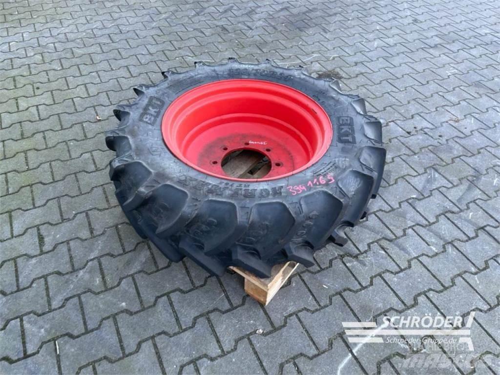BKT 1X 320/70 R24 Banden, wielen en velgen