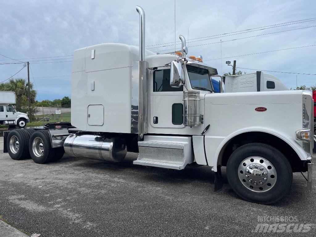 Peterbilt 389 Trekkers