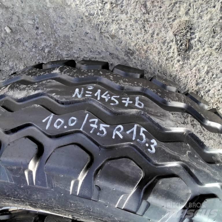 Advance 10.0/75R15.3 Banden, wielen en velgen