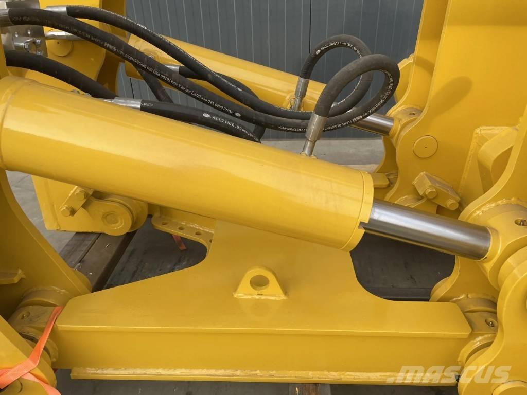 Komatsu D85 Wegopbrekers