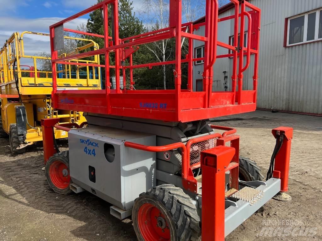 SkyJack SJ 6832 RT Schaarhoogwerkers