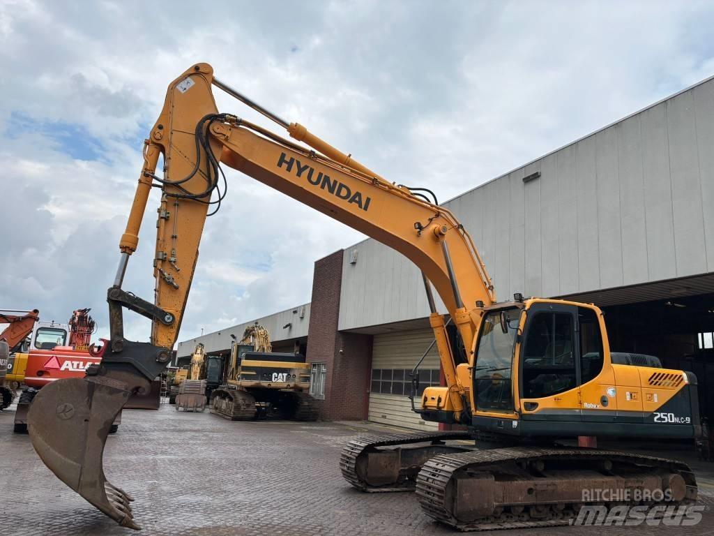 Hyundai 250NLC-9 Rupsgraafmachines
