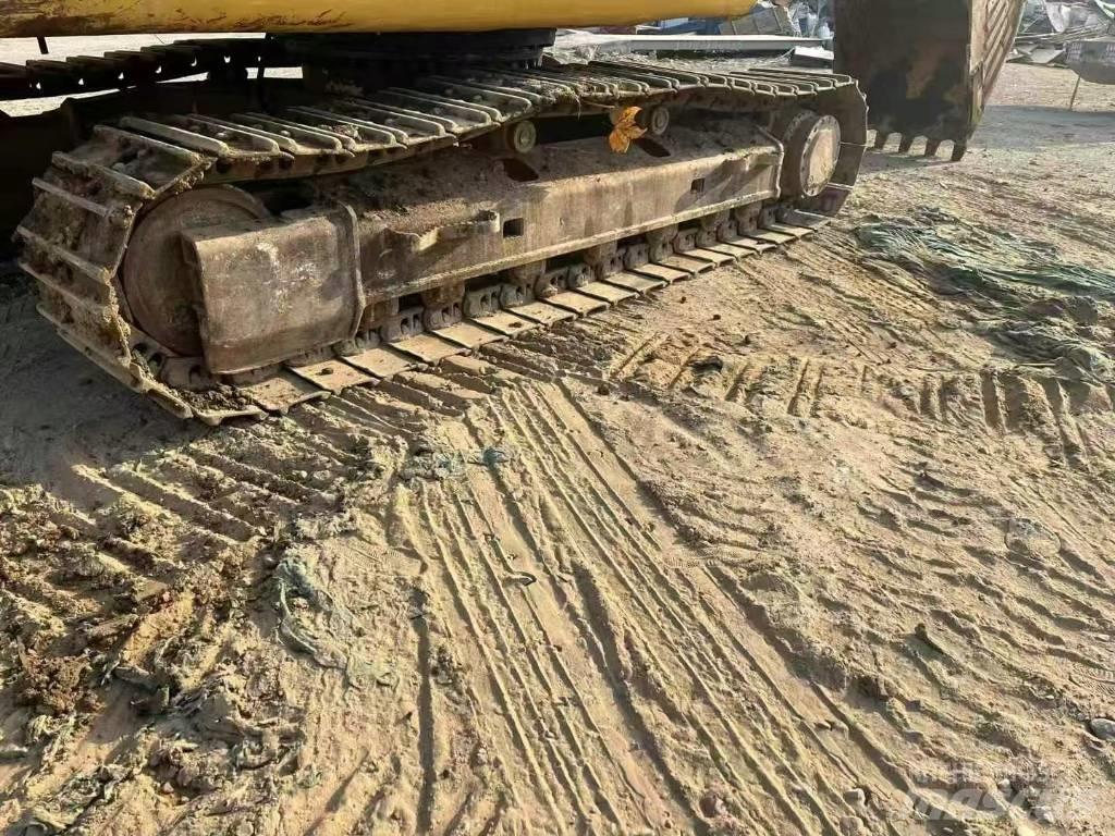 CAT 320 D2 Rupsgraafmachines