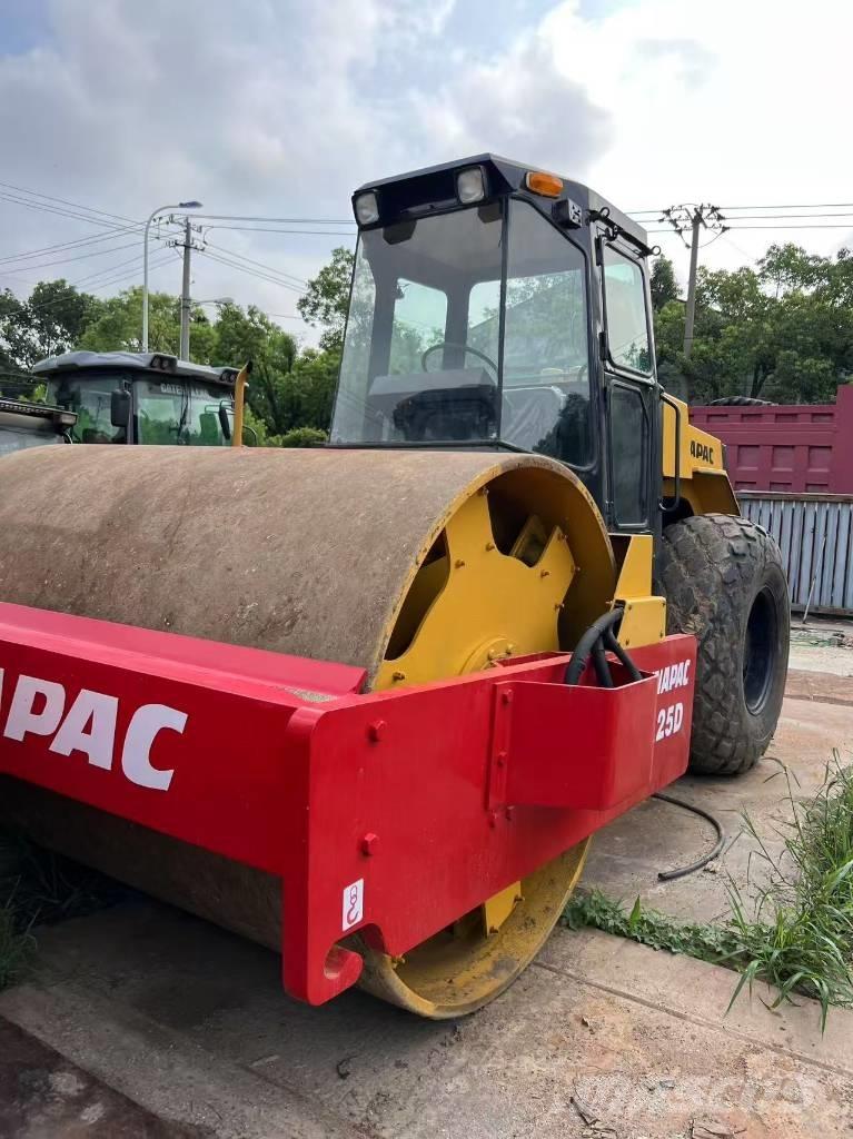 Dynapac CA 25 D Trilrolwalsen