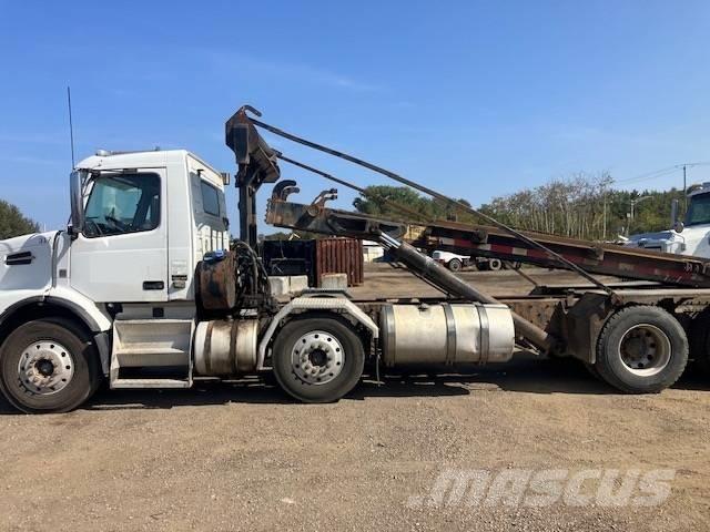 Volvo VHD Containertrucks met kabelsysteem