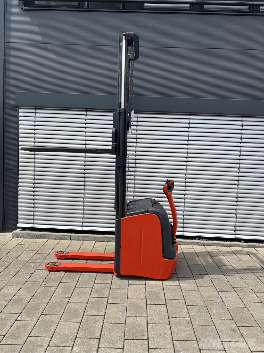 Linde L16 Zelfrijdende stapelaars