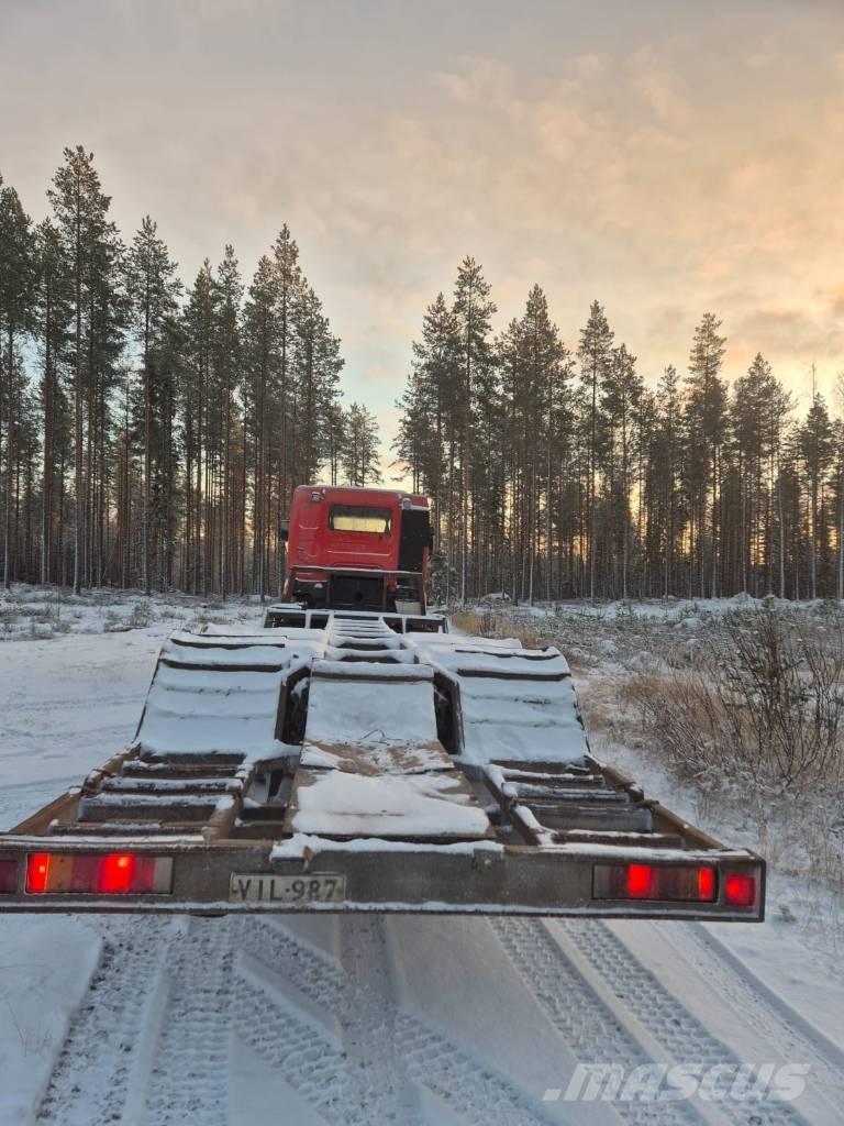 Sisu E11 Vrachtwagens voor bosbouwmachines