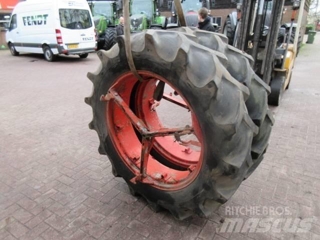 Goodyear 13.6/36 Dubbele wielen