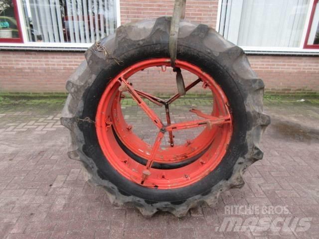 Goodyear 13.6/36 Dubbele wielen