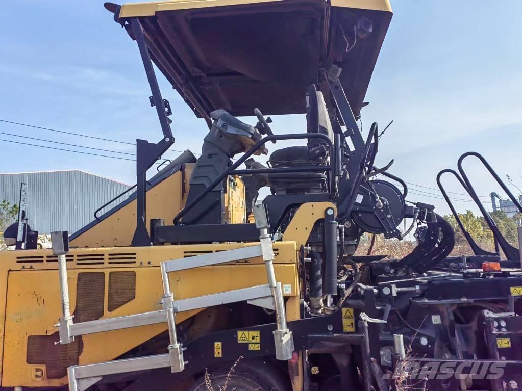 CAT AP655F Asfaltafwerkmachines