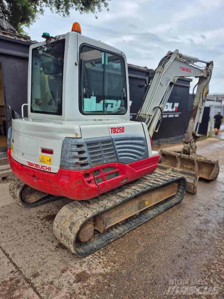 Takeuchi TB 250 Minigraafmachines < 7t