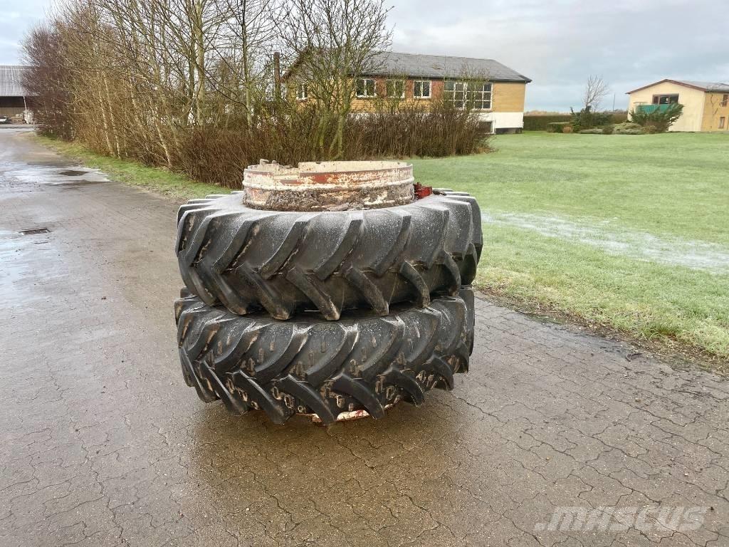 AP 18.4 R38 Banden, wielen en velgen