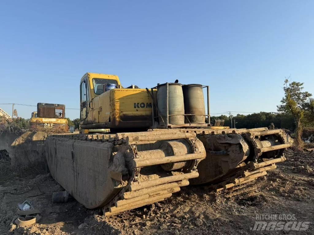Komatsu PC 200-6 Amfibische graafmachines
