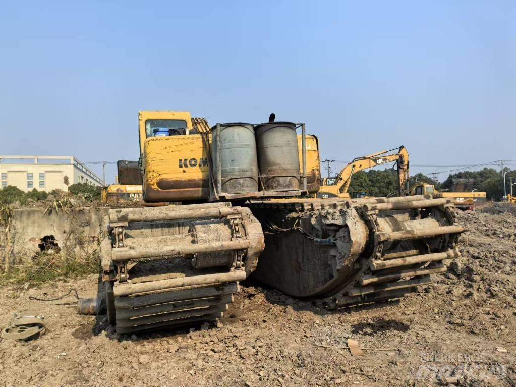Komatsu PC 200-6 Amfibische graafmachines