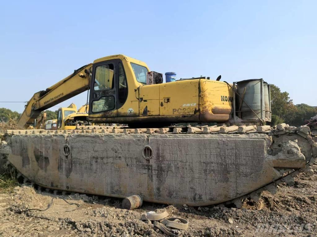 Komatsu PC 200-6 Amfibische graafmachines