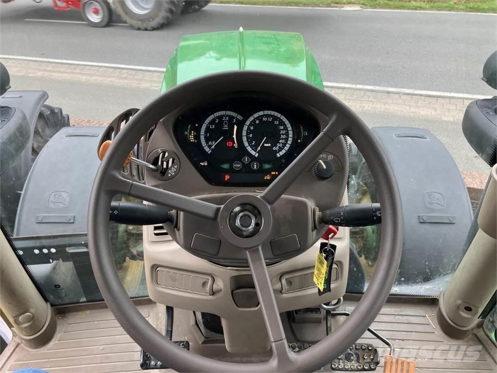 John Deere 6110R Tractoren