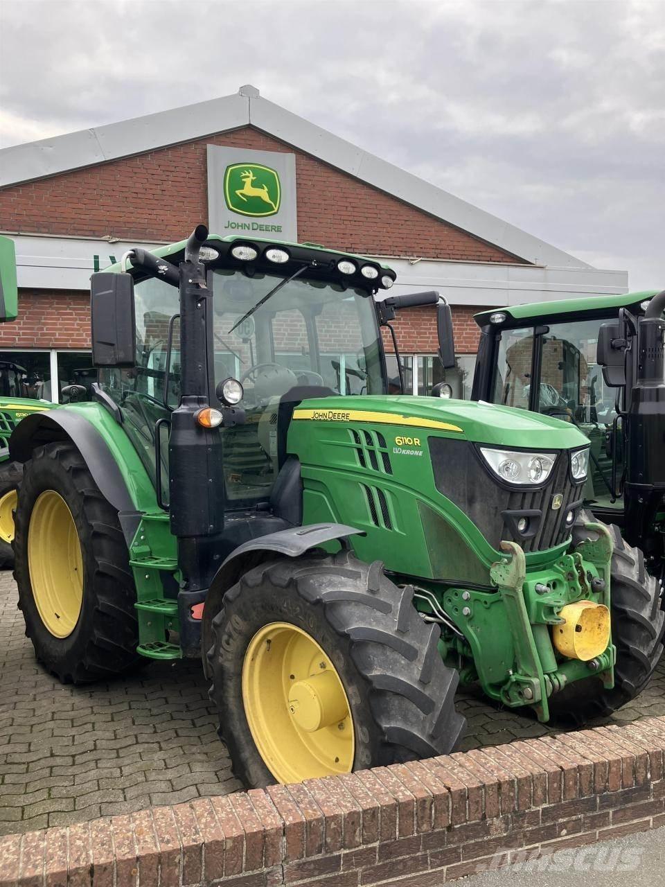 John Deere 6110R Tractoren