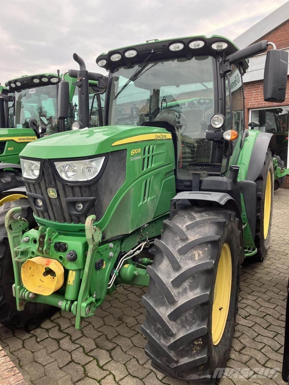 John Deere 6110R Tractoren