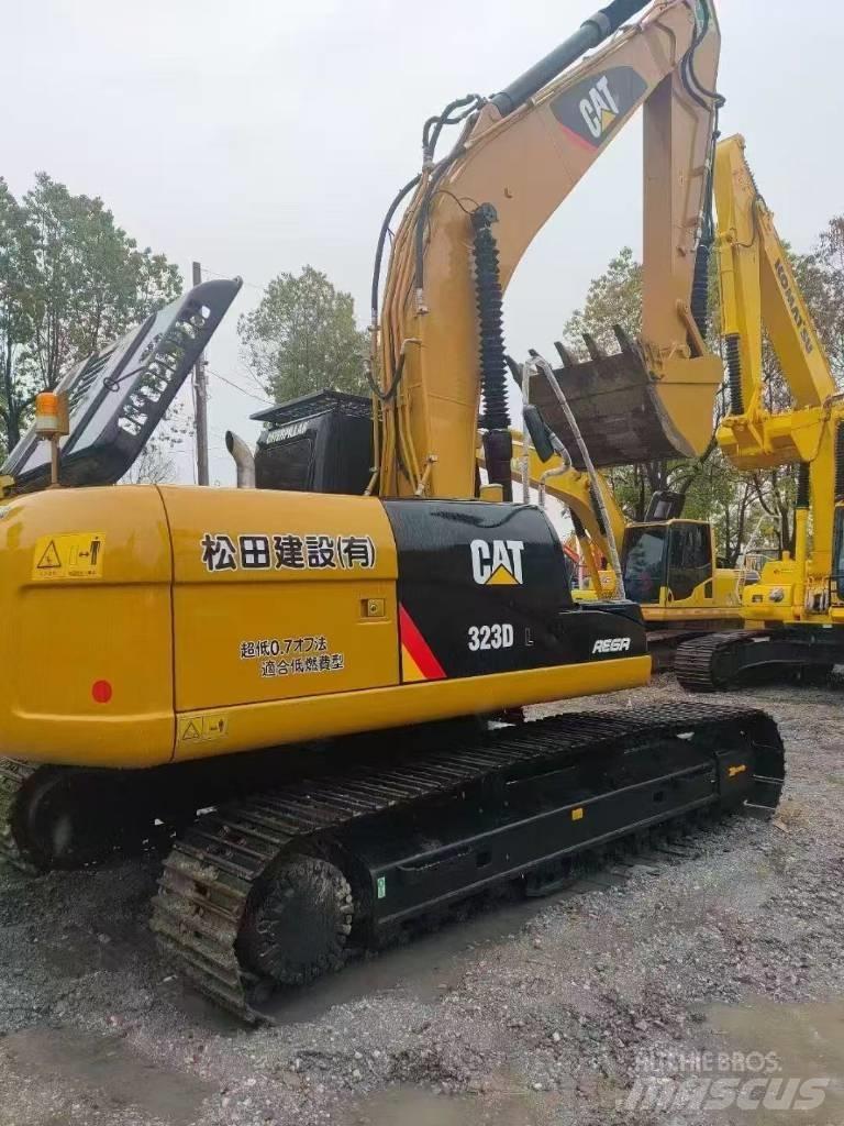 CAT 323D2 Rupsgraafmachines
