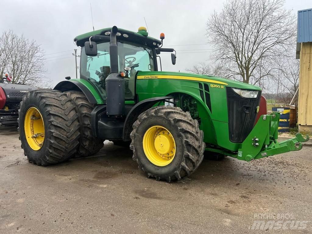 John Deere 8260R Tractoren